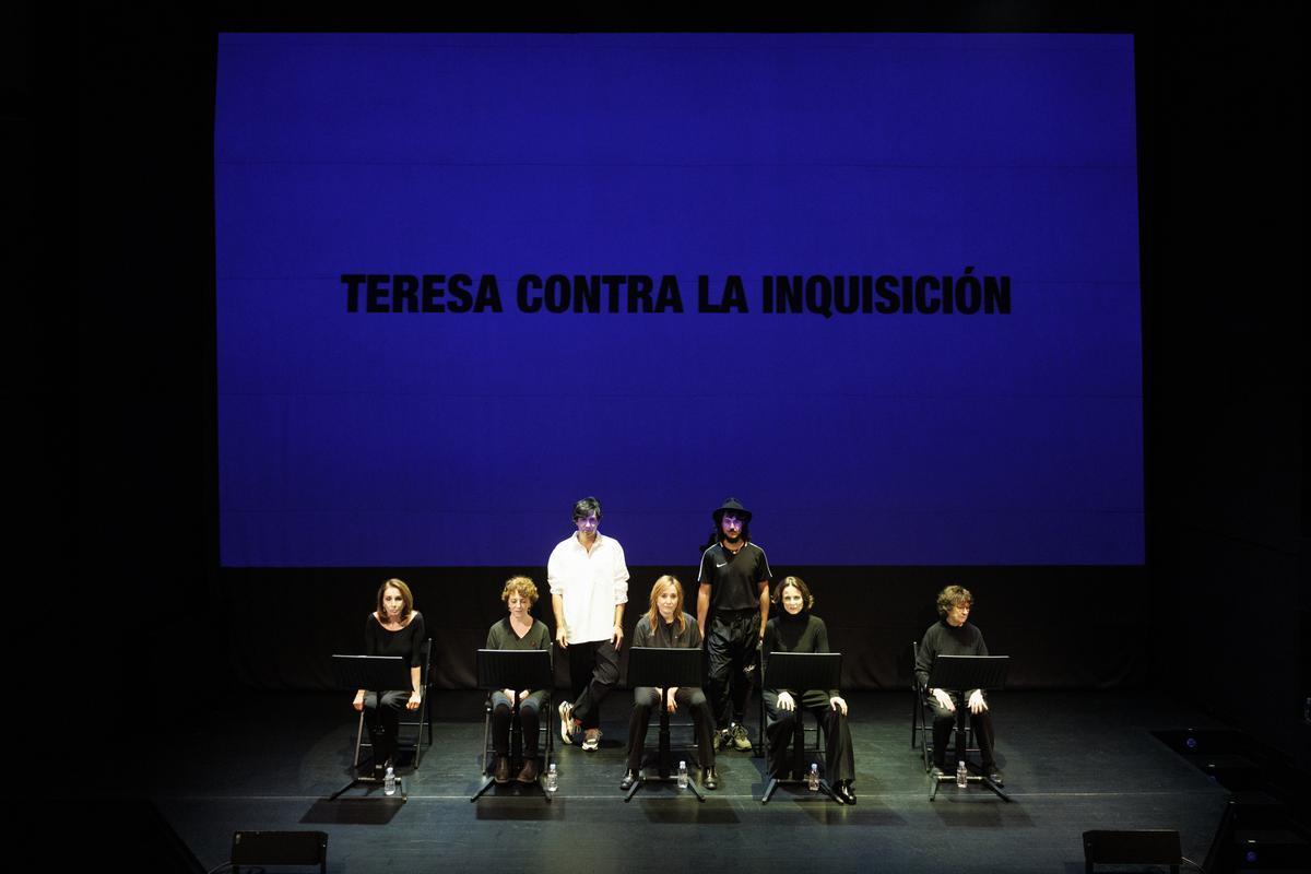 El món de la cultura dona suport a Paco Bezerra en la lectura de la seva obra censurada per la Comunitat de Madrid El món de la cultura dona suport a Paco Bezerra en la lectura de la seva obra censurada per la Comunitat de Madrid
