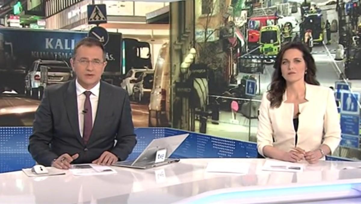 Pedro Carreño y Raquel Martínez, presentadores del telediario del fin de semana en TVE-1.