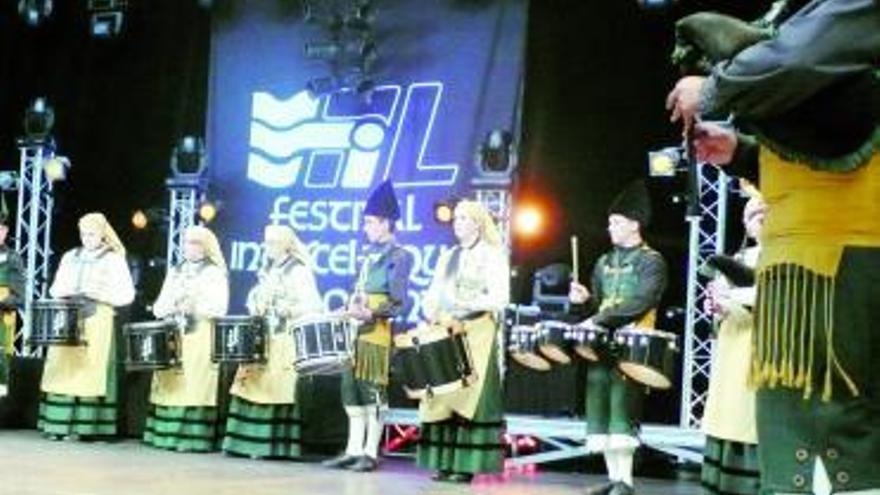 La banda asturiana, durante su actuación.