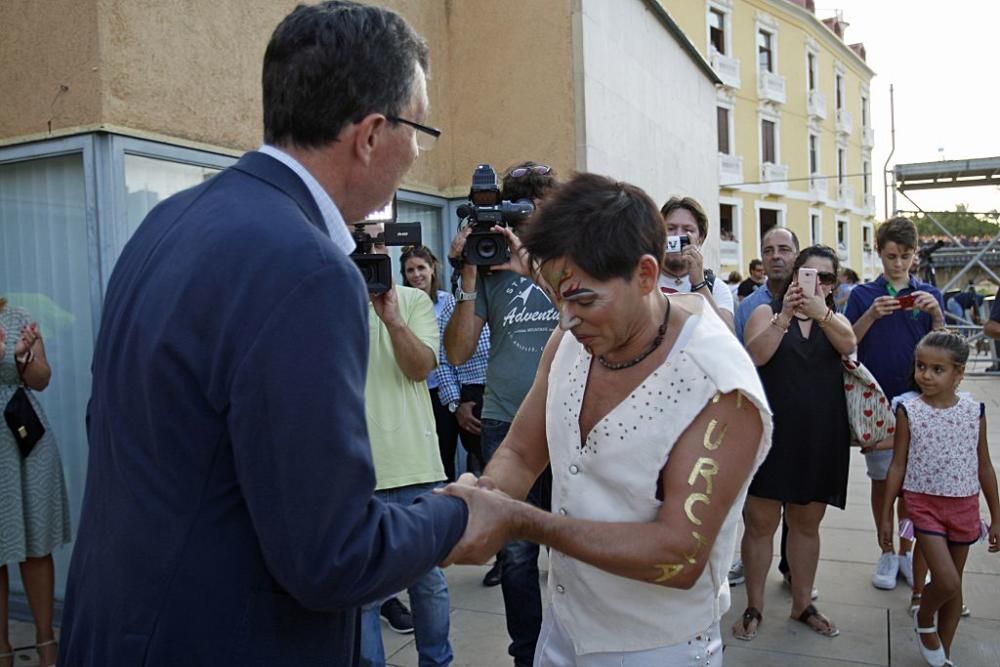 Un funambulista cruza el río Segura a su paso por Murcia