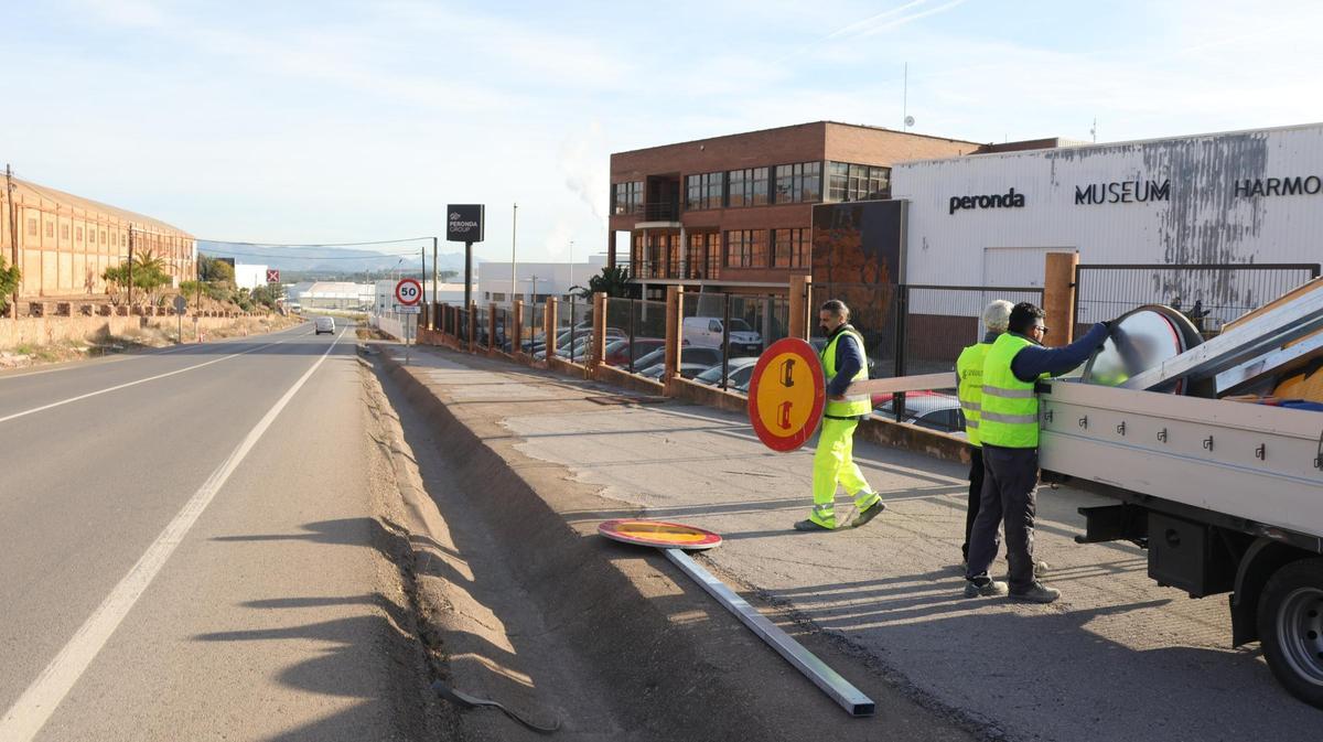 Tramo en el que han iniciado los trabajos previos, enfrente de las instalaciones de Peronda.