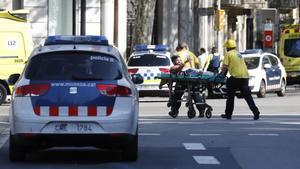 Una furgoneta arrolla a varias personas en la Rambla de Barcelona