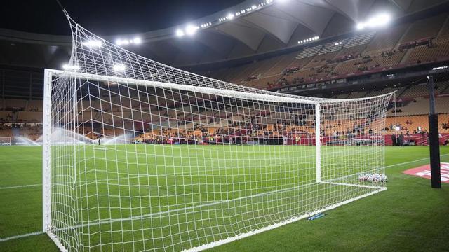 Aficionados asisten al último encuentro de la Selección Española en La Cartuja