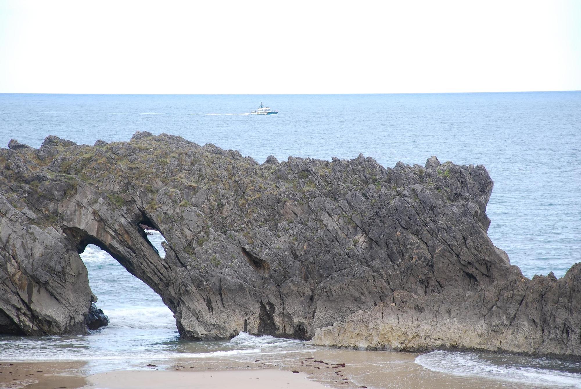 Búsqueda de un desaparecido en el mar en Llanes