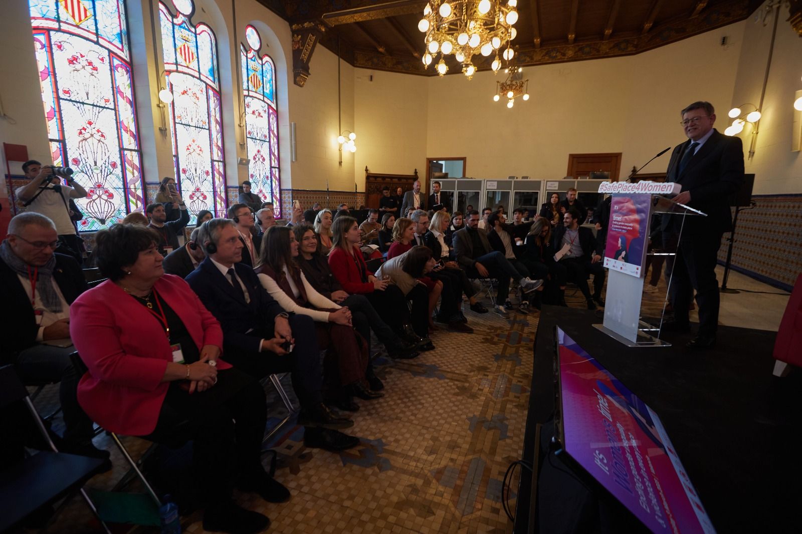 Ximo Puig en el acto "És el temps de les dones" en el palacio de la Exposición