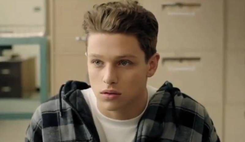 Spencer Lofranco en su primer papel protagonista (2014)
