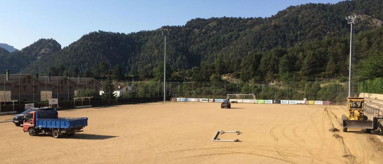 Obres al camp de futbol de Sant Llorenç de Morunys | JOSEP FERRER