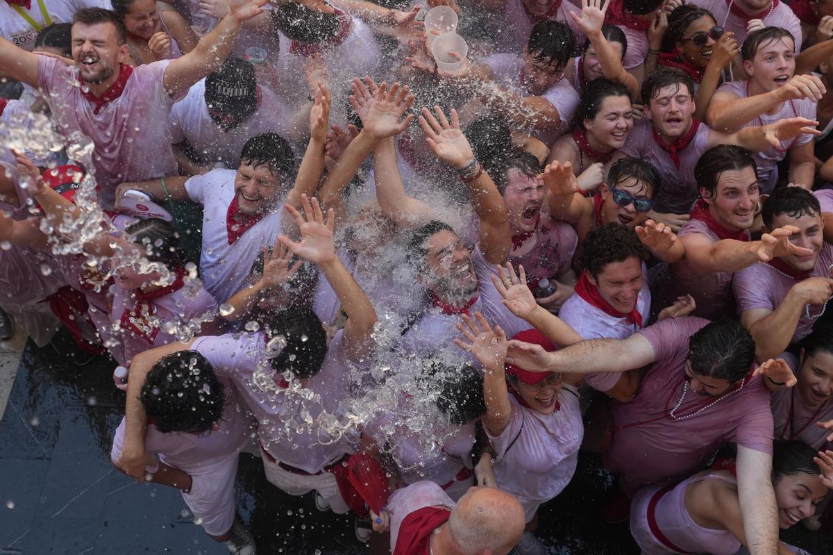 Pamplona se tiñe de rojo para el Chupinazo de las fiestas de San Fermín 2026.