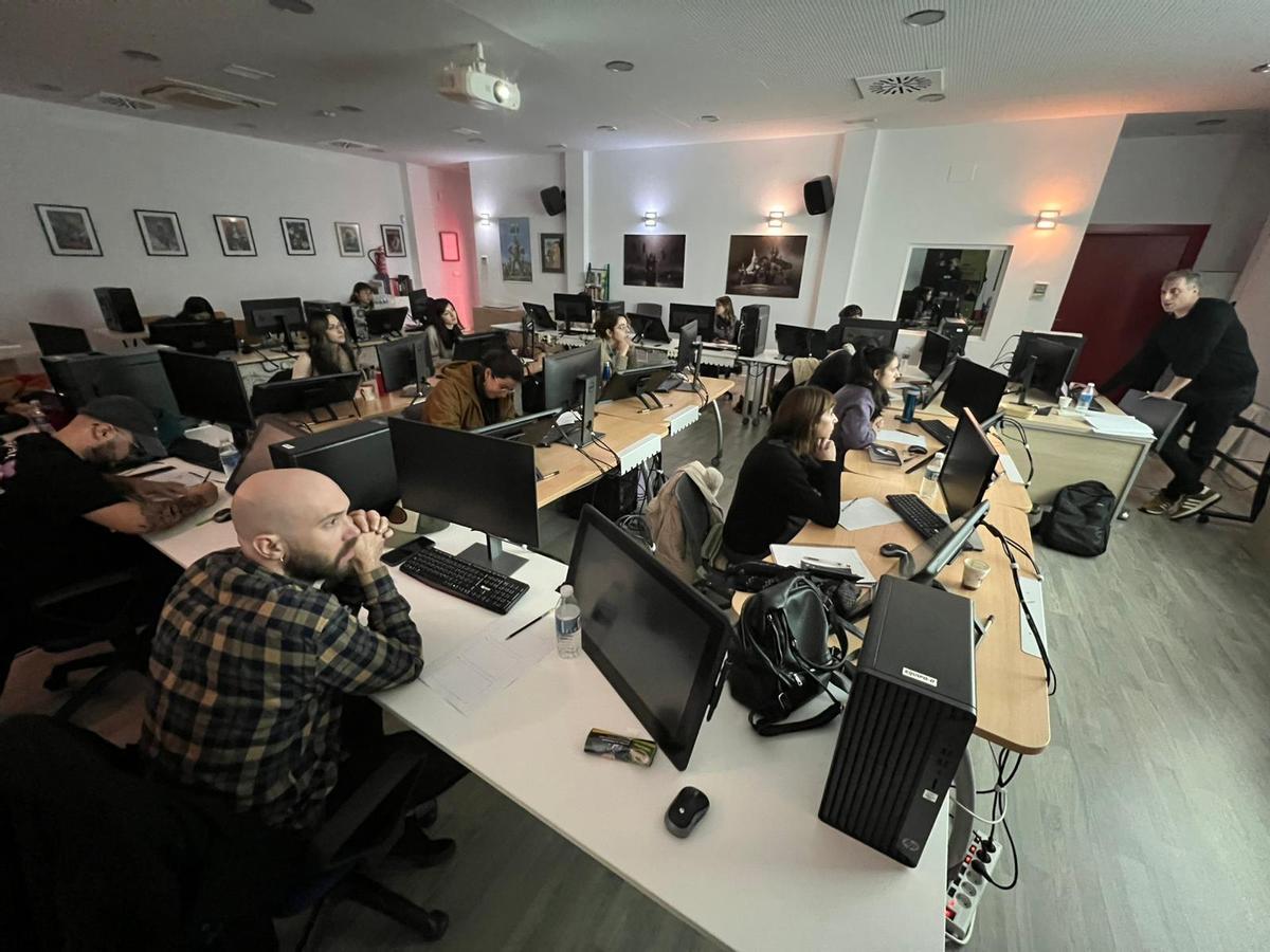Una sesión de trabajo en los estudios de cine de animación Glow en Almendralejo.