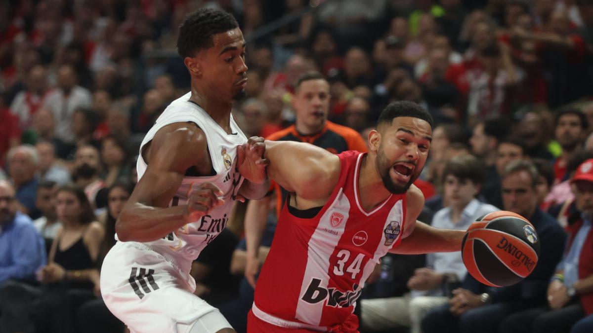 Cory Joseph, defendido por Theo Maledon
