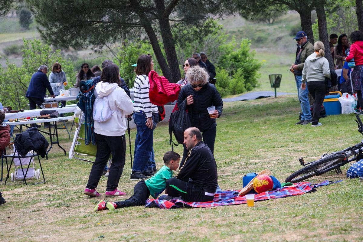 GALERÍA | Los zamoranos llenan la pradera de Valderrey en la romería del Cristo