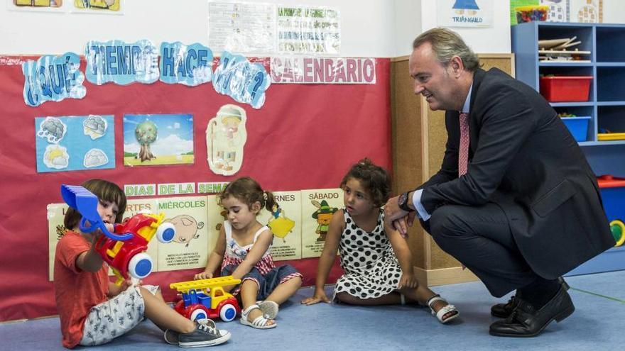 El presidente Fabra durante la inauguración del colegio 100