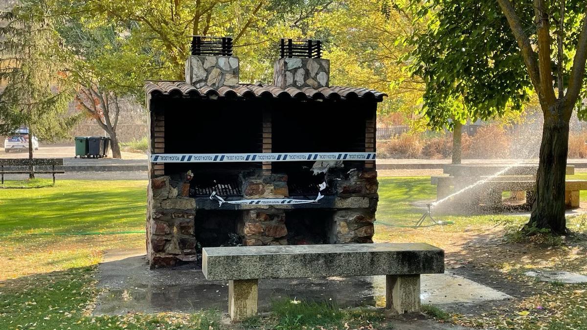 Una barbacoa de la estación precintada debido al alto riesgo de incendios por la ola de calor.