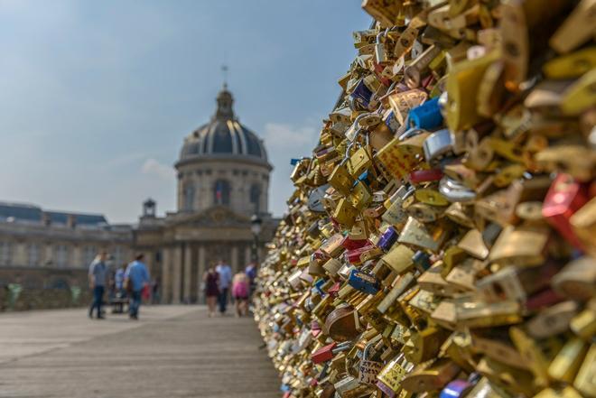 Puente de las Artes, Puente de los enamorados, Emily in Paris, Netflix