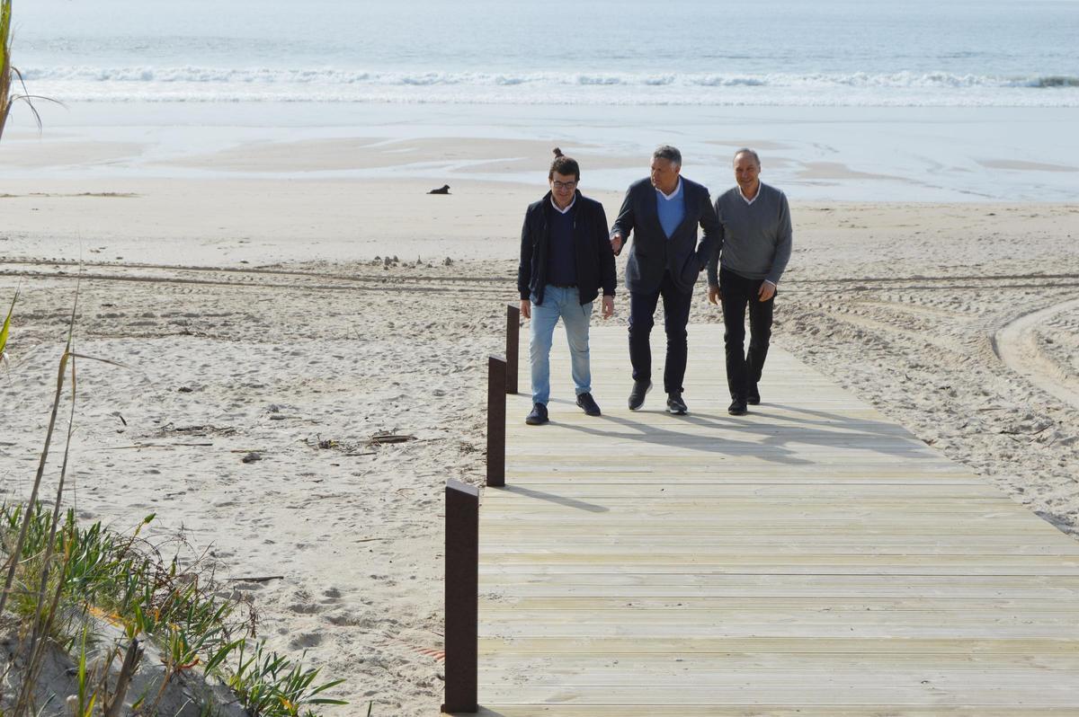 La visita al arenal de Sanxenxo por su nuevo acceso.