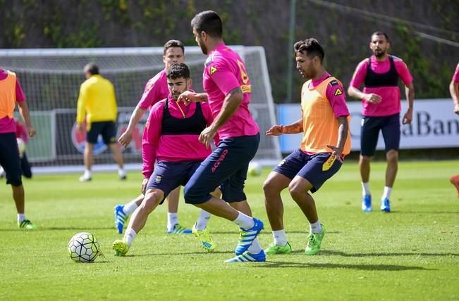 Entrenamiento de la UD LAS PALMAS en Barranco ...