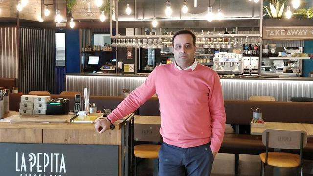 Santiago Salgueiro, director general de La Pepita Burger, en uno de sus locales. |  FDV