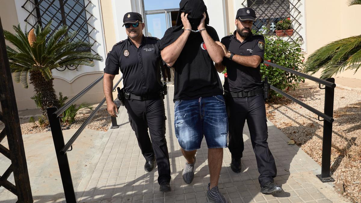 Traslado de los detenidos del robo en casa del futbolista Ronaldo Nazario en Ibiza