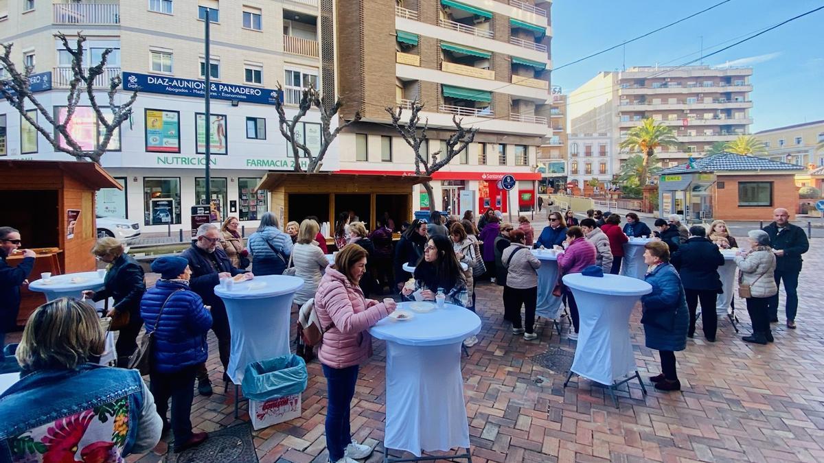 Celebración del Roscón Solidario de Asemce en calle Real.