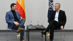 El presidente del Gobierno, Pedro Sánchez, durante su entrevista con el secretario general de la OTAN, Jens Stoltenberg, en la base militar de Ādaži, en Letonia, este 8 de marzo de 2022.