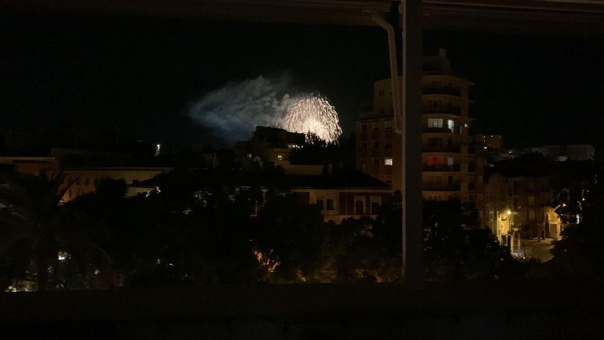 Vista de los fuegos sobre La Rosaleda.