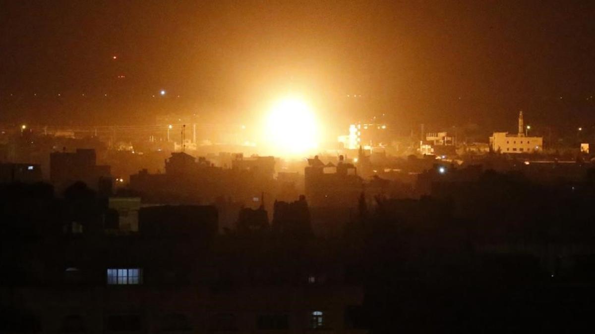 Bombardeo israelí sobre la franja de Gaza el 27 de marzo.