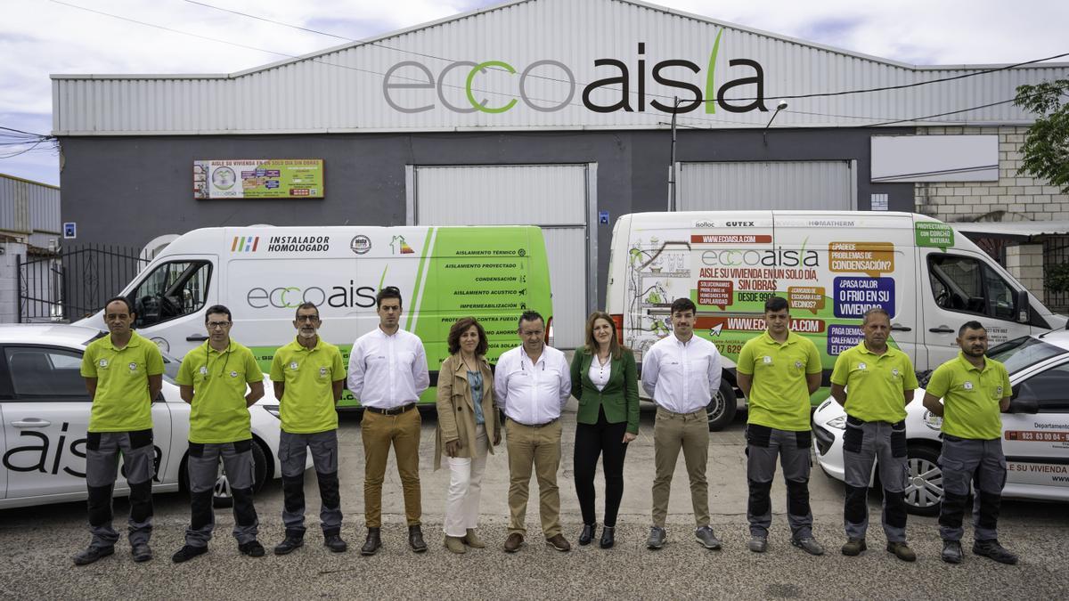 Plantilla de Eccoaisla, en sus instalaciones del Polígono Industrial de Capellanías, en Cáceres.