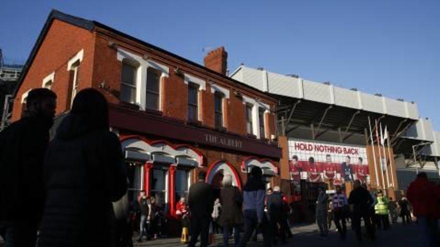 Cerca de un millar  de aficionados se apuntan a Liverpool