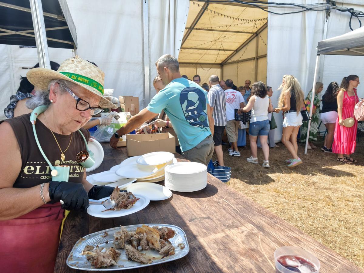 Así fue la V Comilona de las fiestas de Ferroñes, en Llanera