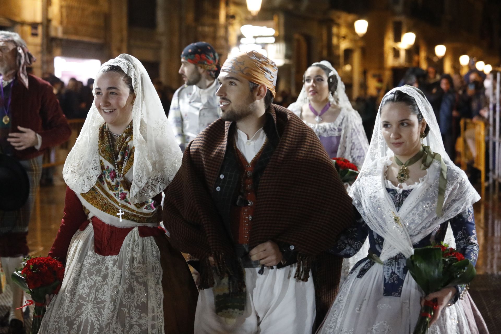 Búscate en el primer día de ofrenda por la calle Quart (entre las 20:00 a las 21:00 horas)