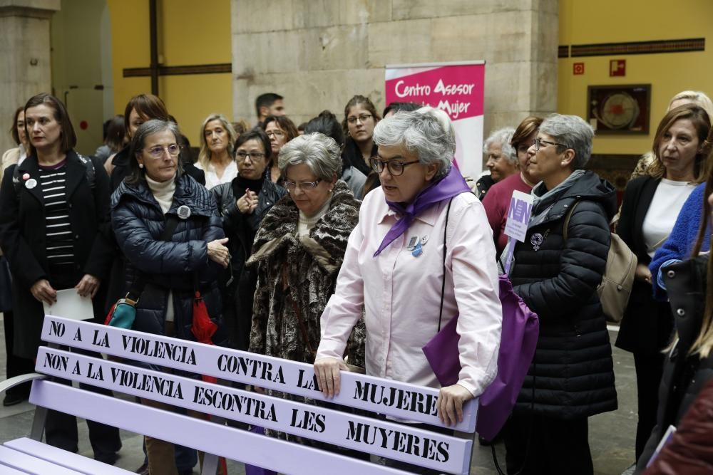 La alcaldesa de Gijón, Ana González, acude a los actos del Día contra la violencia de género