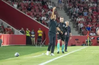 Luis García, tras la victoria ante el Valladolid: "Ganar los partidos cuesta una barbaridad, bienvenidos a Segunda División”