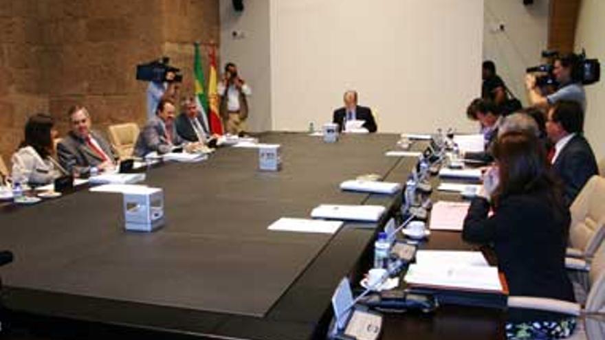 El Consejo de Gobierno de la Junta aprueba varios tramos de la autovía Navalmoral-Portugal
