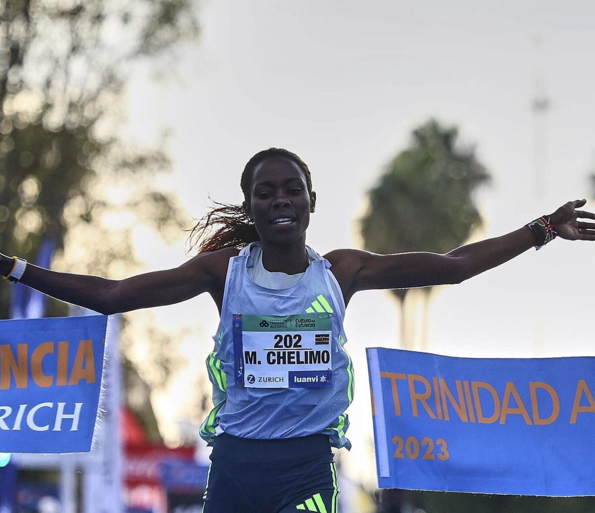 Margaret Chelimo vencedora
con 1:04:46. |   F.CALABUIG