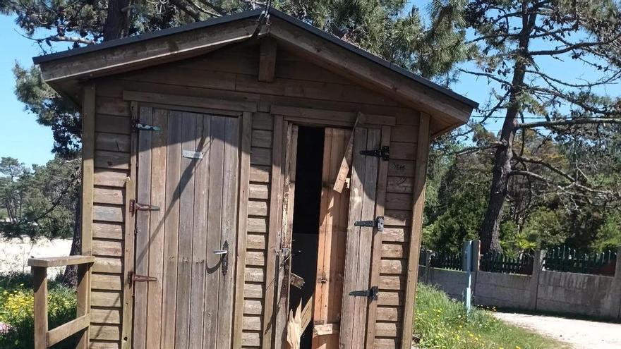 O Grove sufre actos vandálicos en los aseos de sus playas