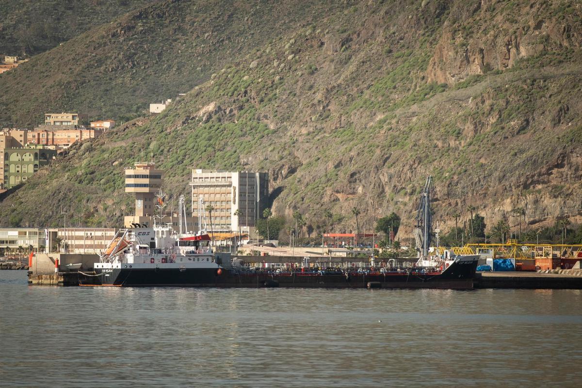 Zona del Puerto de Santa Cruz en la que se produjo el vertido de gasoil.