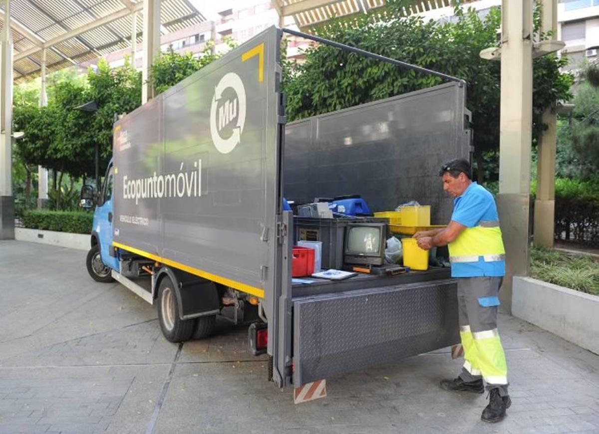 Los ecopuntos recogen los residuos especiales de los hogares.