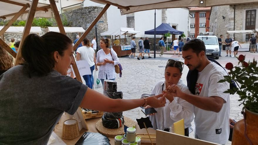 El Certamen de Quesos del Oriente pone a la venta en Llanes más de 2.500 kilos de quesos artesanos