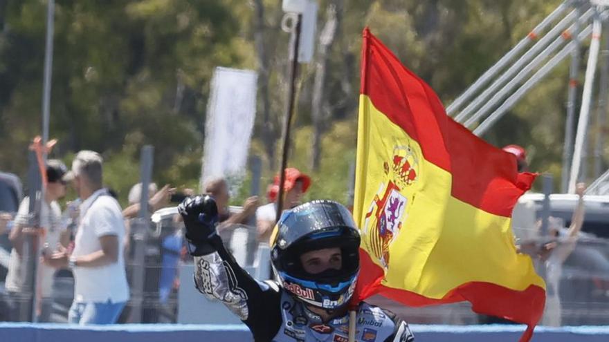 Álex Márquez celebra su victoria. | José Manuel Vidal
