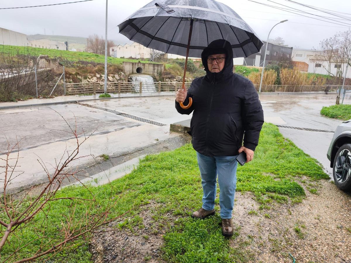 Felipe Poyato, vecino de una de las zonas afectadas por los cortes de luz en Lucena.