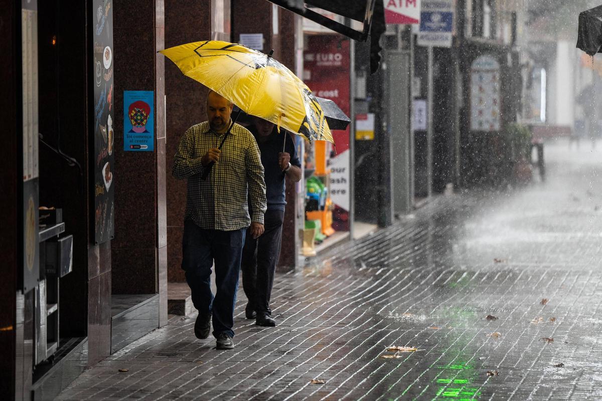 Aguacero en el barrio de Les Corts de Barcelona