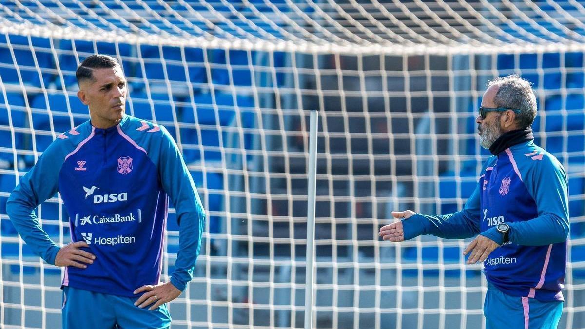 Roberto Perera y Álvaro Cervera en el estadio Heliodoro Rodríguez López.