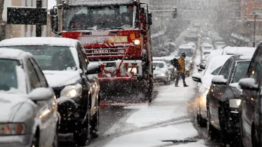 Una intensa nevada colapsa la circulación  en l&#039;Alcoià  y El Comtat