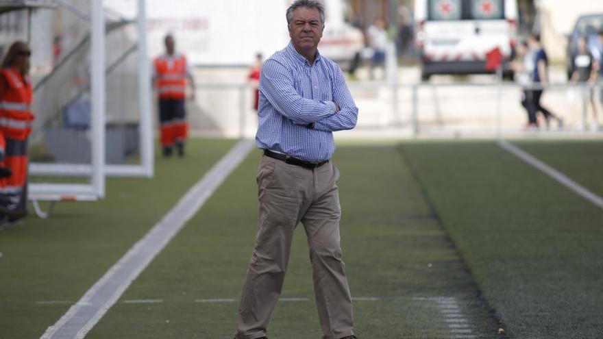 César Ferrando, en su visita al campo del Eldense.