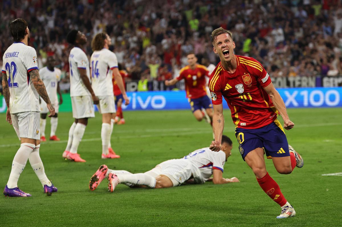 09 July 2024, Bavaria, Munich: Spain's Dani Olmo (R) celebrates his side's second goal of the game during the UEFA Euro 2024 Semi-final soccer match between Spain and France at Munich Football Arena. Photo: Christian Charisius/dpa