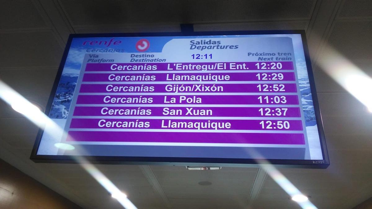 Información de les salíes na estación de La Corredoria cola toponimia n&#039;asturianu.