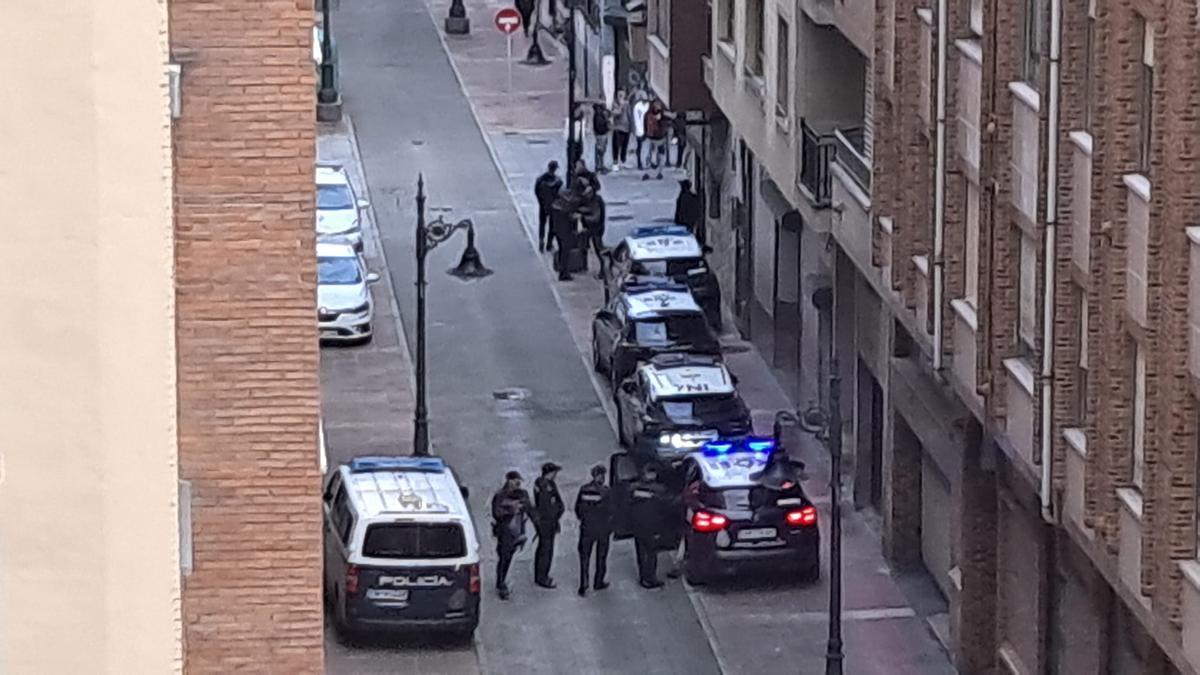 El operativo de la redada, en el momento de la detención.