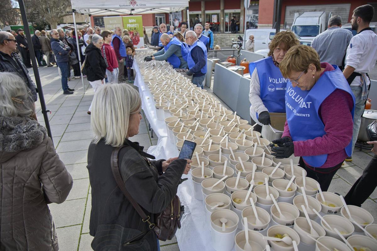 Les imatges de l'escudellada popular dels cuiners de Can Xapes a Girona