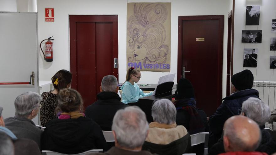 Música para visibilizar a la mujer sin hogar en Gijón: así fue el concierto de una joven rusa de 11 años