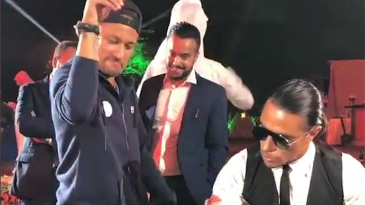 El PSG visitó a Salt Bae y Neymar fue el protagonista